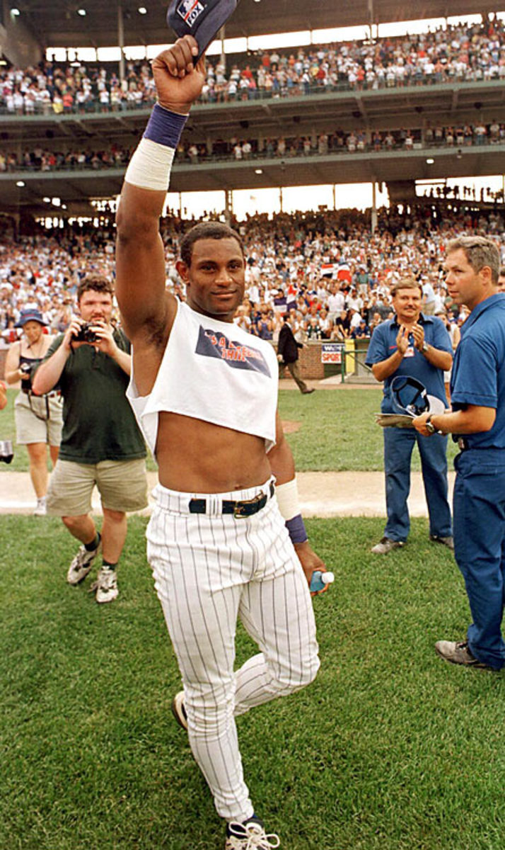 Sammy Sosa hits Nos. 61 and 62