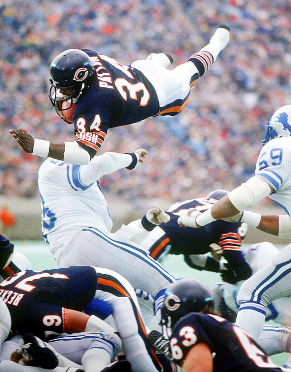 Walter Payton breaks all-time rushing record
