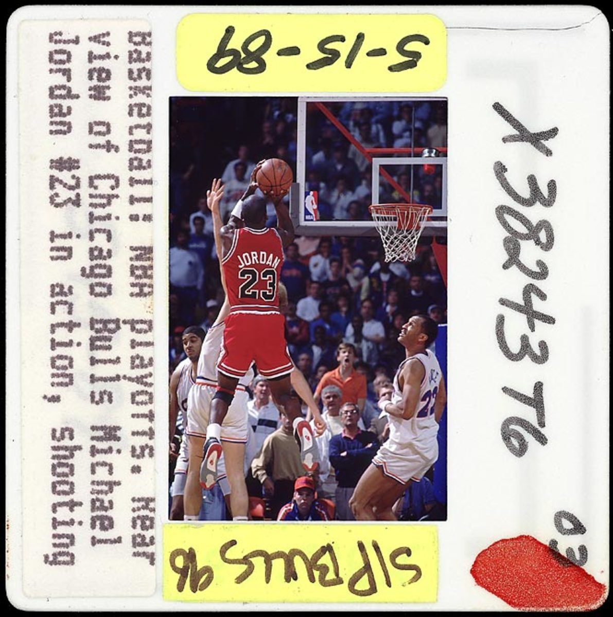 michael-jordan-sinks-cavs.jpg