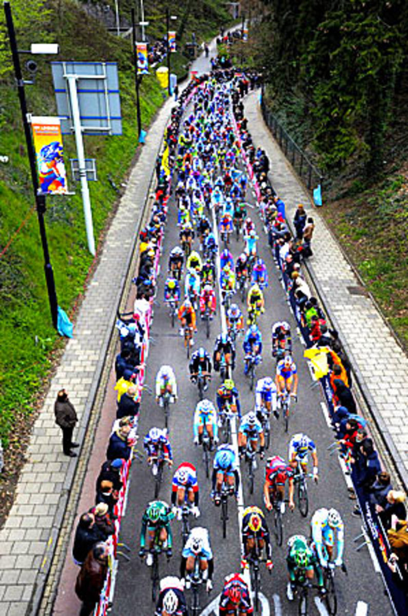 The EBU extended its commitment to the one-day classic Amstel Gold Race through to 2016.