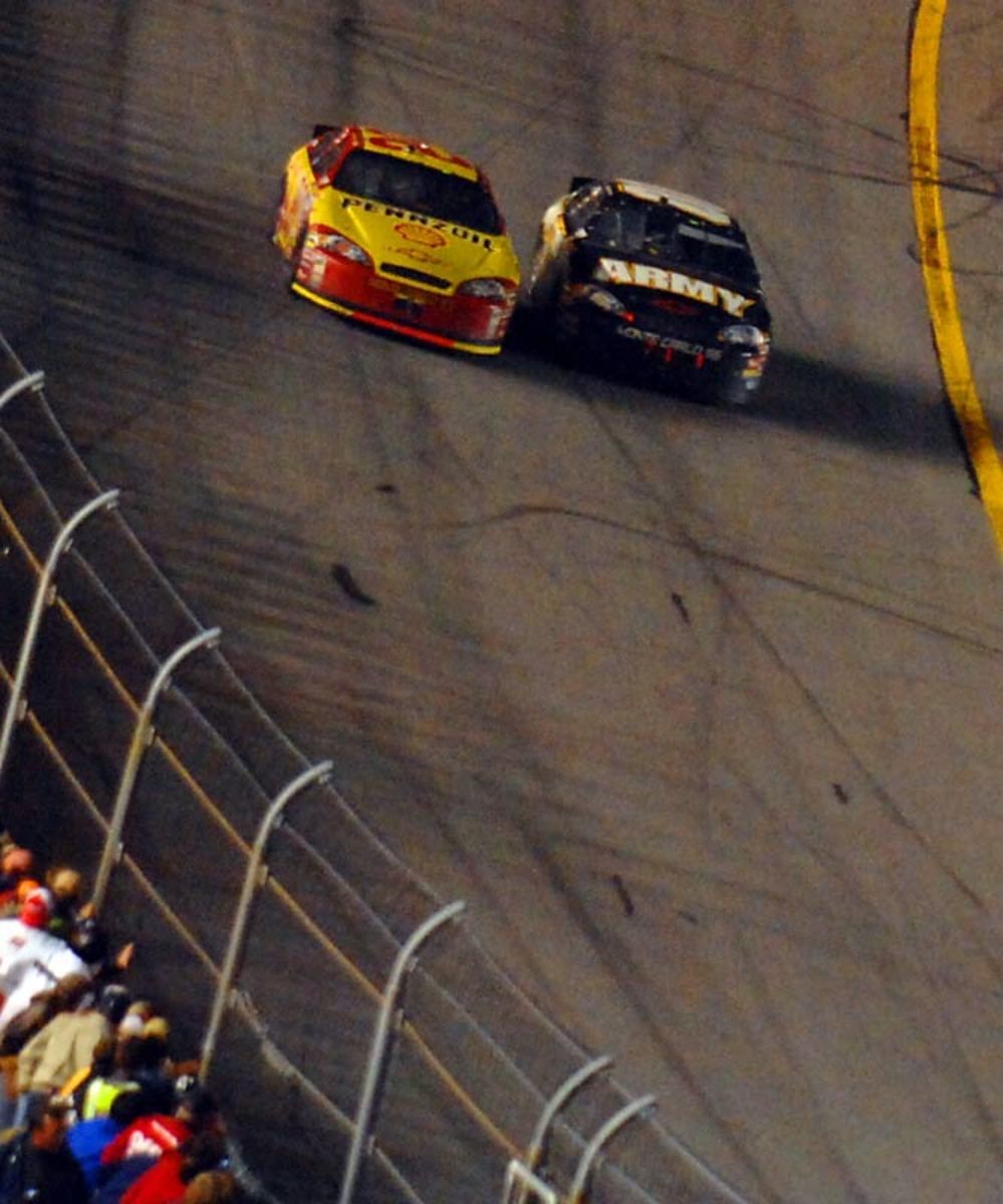 Kevin Harvick edges Mark Martin