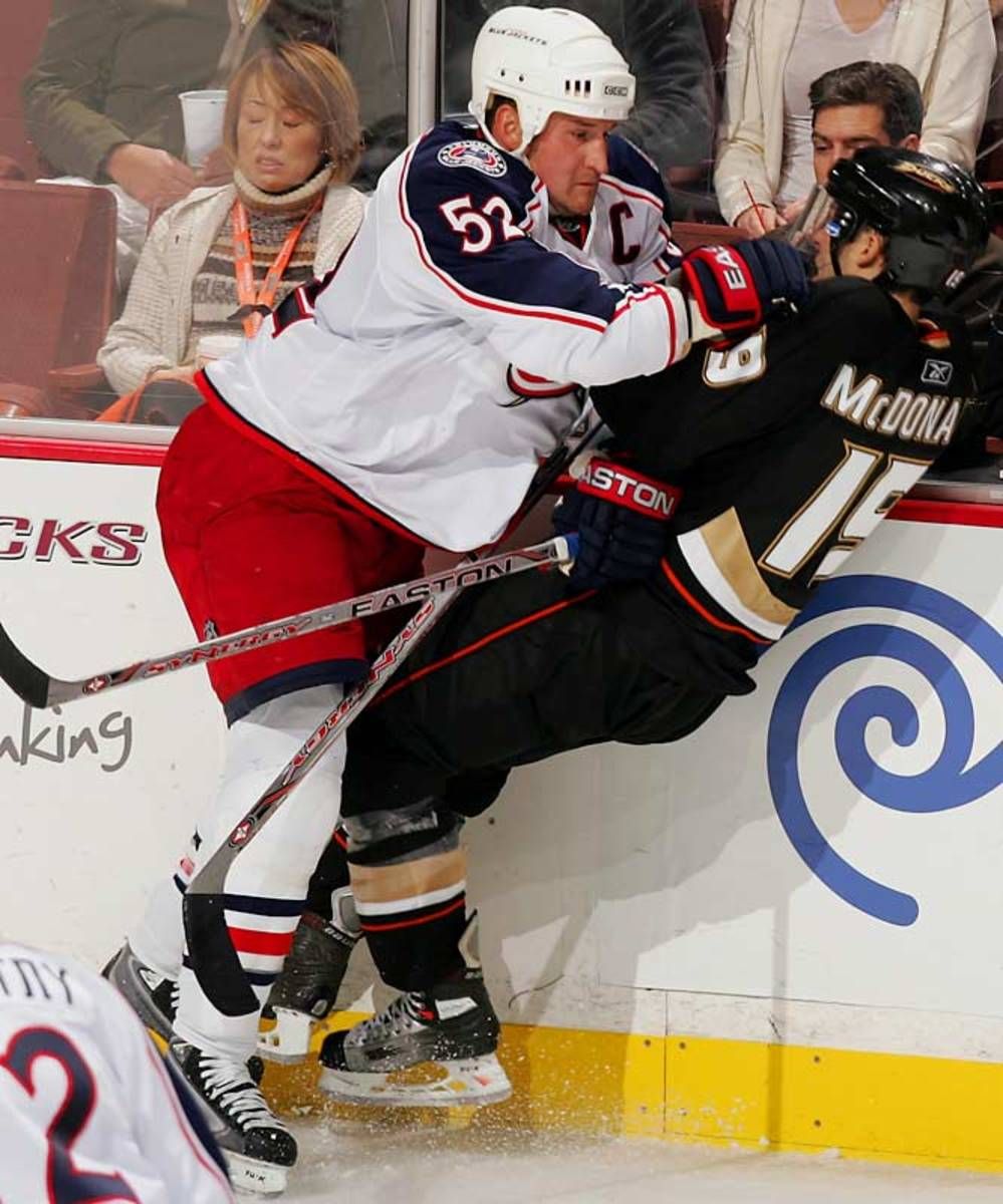 Avs reacquire veteran Adam Foote
