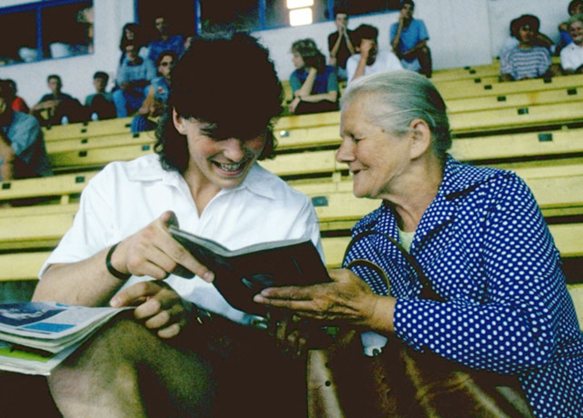 Jaromir Jagr and fan