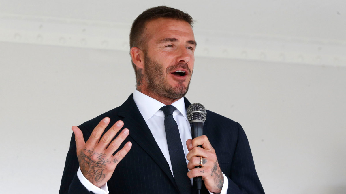 david-beckham-greets-fans-miami