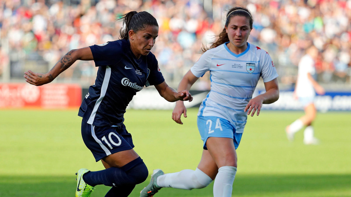 North Carolina Courage's Debinha (10) moves the ball on Chicago Red Stars' Danielle Colaprico (24) during the second half of the NWSL championship game in Cary, N.C.
