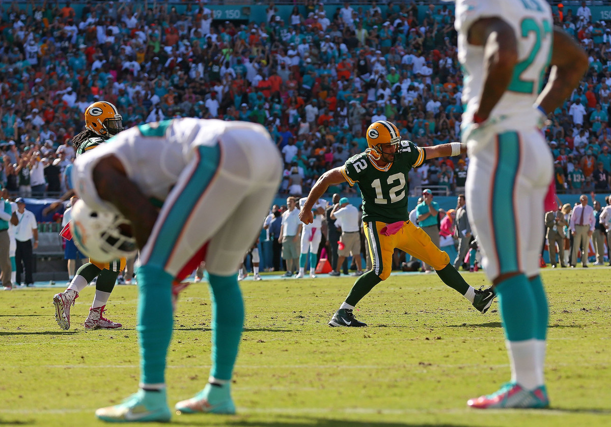 aaron-rodgers-dolphins-celebration