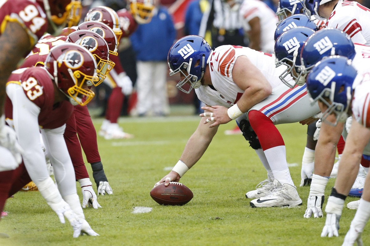 Dec 9, 2018; Landover, MD, USA; The New York Giants offense lines up against the Washington Redskins defense in the first quarter at FedEx Field.