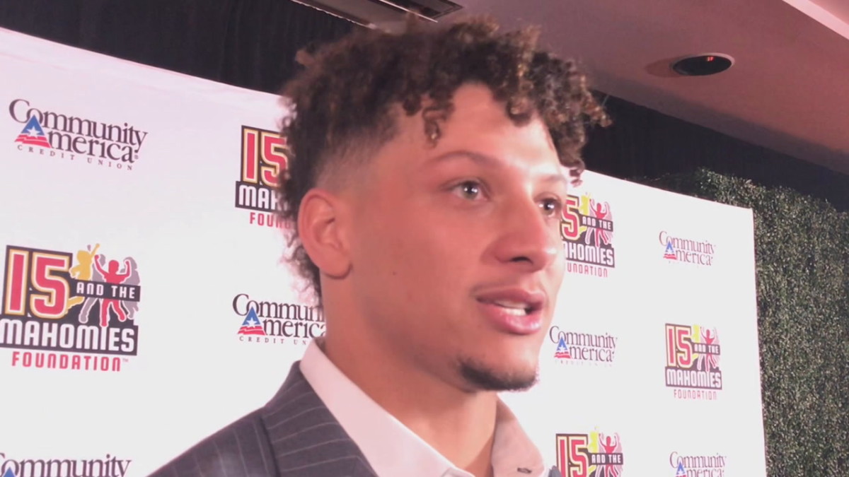 Chiefs QB Patrick Mahomes Spending Bye Week in Kansas City Prepping for