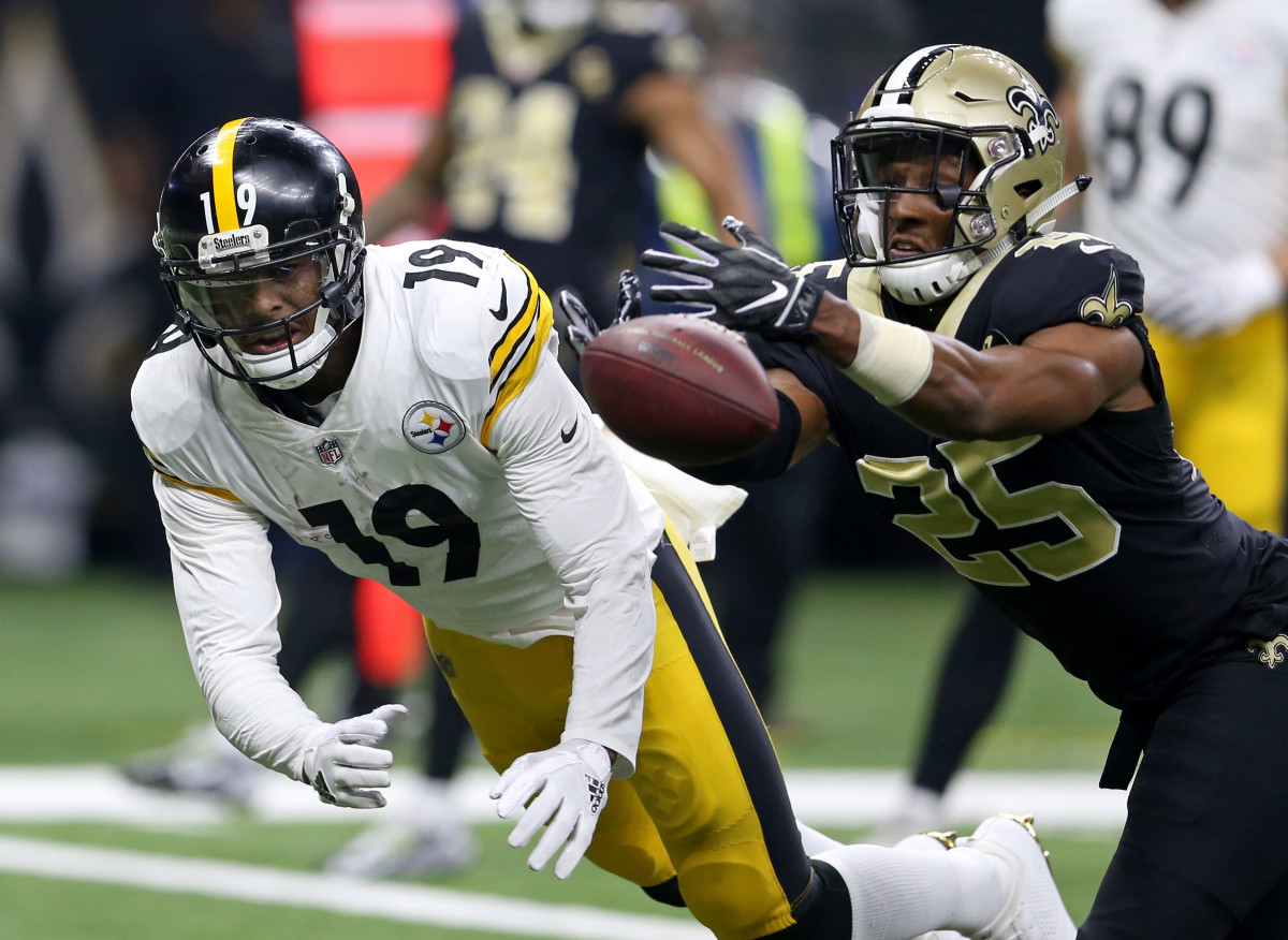 Dec 23, 2018; New Orleans, LA, USA; New Orleans Saints cornerback Eli Apple (25) breaks up a pass intended for Pittsburgh Steelers wide receiver JuJu Smith-Schuster (19) in the second quarter at the Mercedes-Benz Superdome. Mandatory Credit: Chuck Cook-USA TODAY Sports