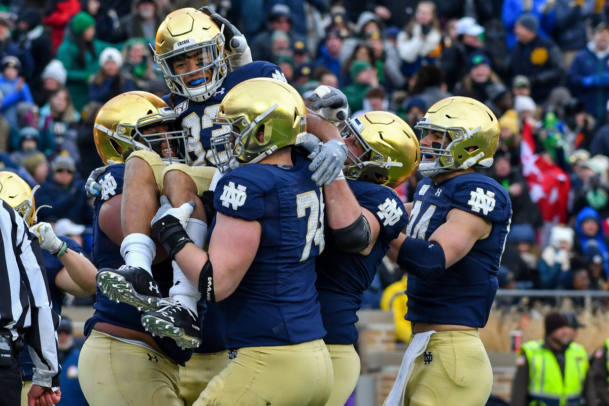 Sporting News: Expect A Convincing Notre Dame Bowl Victory.