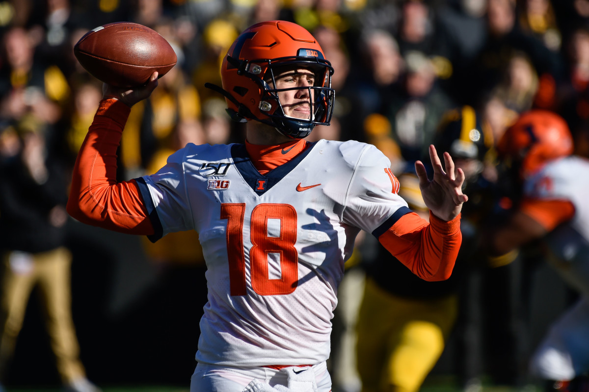 Illinois quarterback Brandon Peters (18) throws a pass during the fourth quarter against Iowa at Kinnick Stadium.