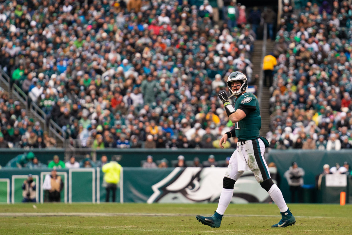 Carson Wentz's final numbers may look good, but it was the second straight game the Eagles quarterback struggled and he turned the ball over four times against Seattle.