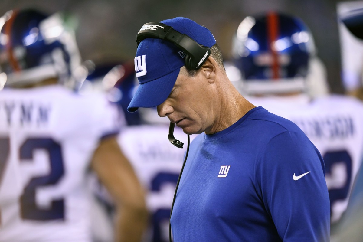 Oct 11, 2018; East Rutherford, NJ, USA; New York Giants head coach Pat Shurmur reacts on the sideline in the first half of a 34-13 loss to the Philadelphia Eagles at MetLife Stadium.