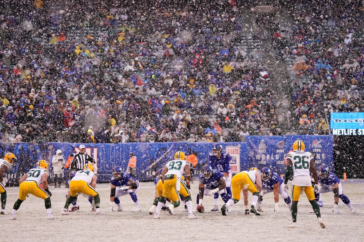 Dec 1, 2019; East Rutherford, NJ, USA; New York Giants quarterback Daniel Jones (8) runs a play in the snow against the Packers at MetLife Stadium.