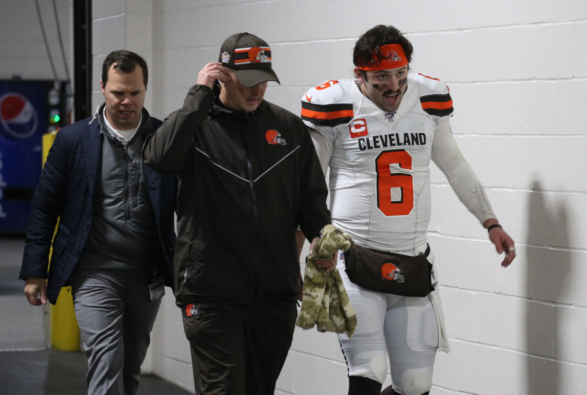Dec 1, 2019; Pittsburgh, PA, USA; Cleveland Browns quarterback Baker Mayfield (6) returns to the locker room early after suffering an apparent injury to his hand against the Pittsburgh Steelers late in the second quarter at Heinz Field. Mandatory Credit: Charles LeClaire-USA TODAY Sports