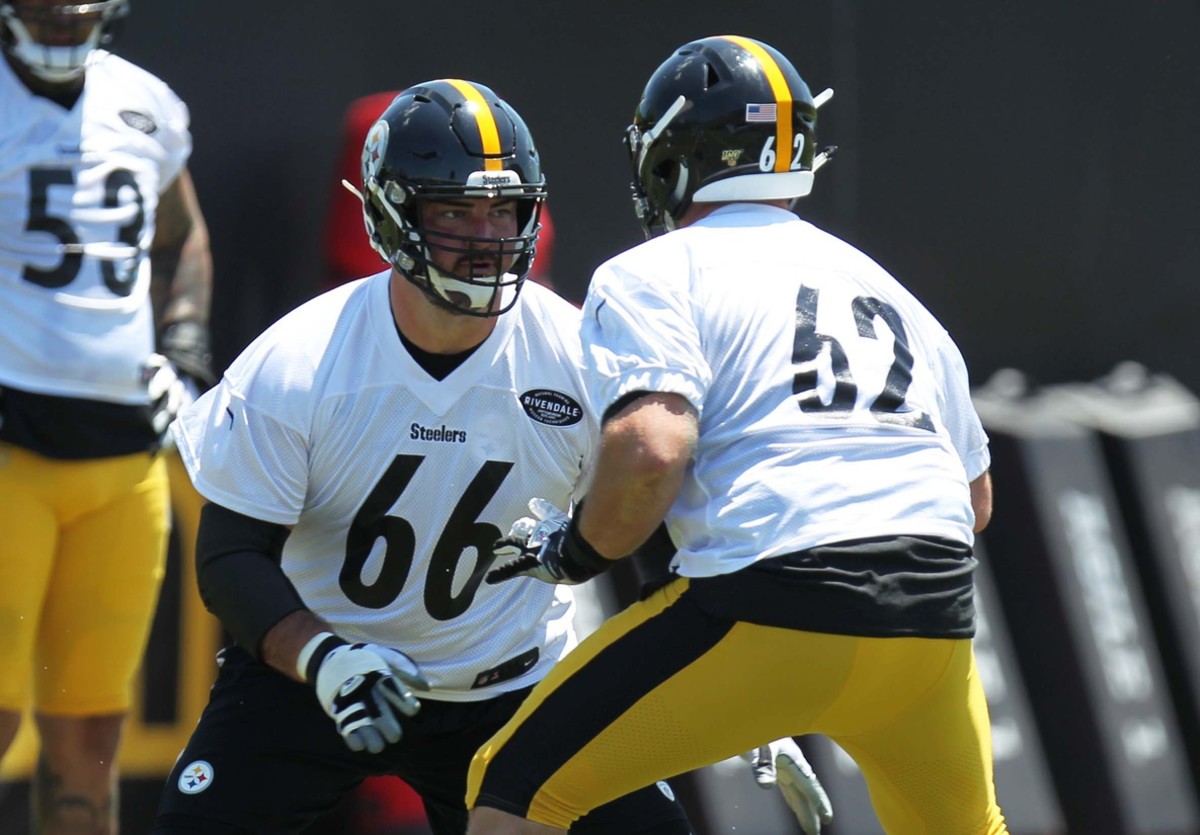 Pittsburgh Steelers offensive guard David DeCastro (66) works against center Patrick Morris (62) in drills during minicamp at UPMC Rooney Sports Complex.