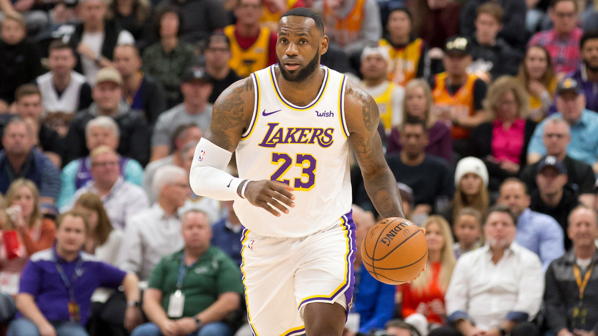 Lakers' LeBron James dribbles the ball upcourt vs. Jazz