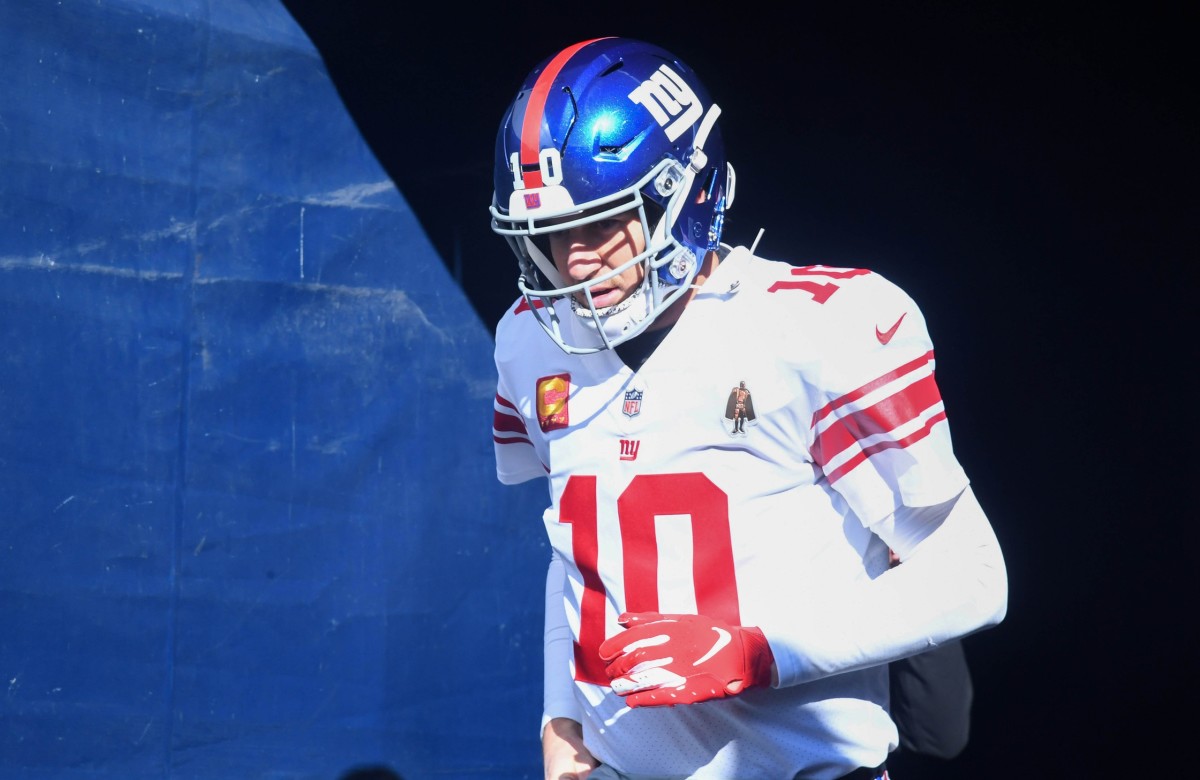 Nov 24, 2019; Chicago, IL, USA; New York Giants quarterback Eli Manning (10) takes the field before the game against the Chicago Bears at Soldier Field.