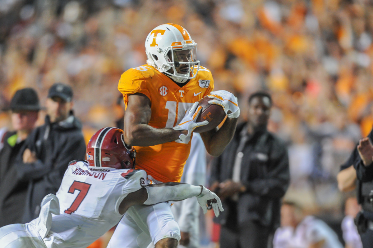 Oct 26, 2019; Knoxville, TN, USA; South Carolina Gamecocks defensive back Jammie Robinson (7) tries to tackle Tennessee Volunteers wide receiver Jauan Jennings (15) during the second half at Neyland Stadium. Tennessee won 41 to 21. Mandatory Credit: Randy Sartin-USA TODAY Sports