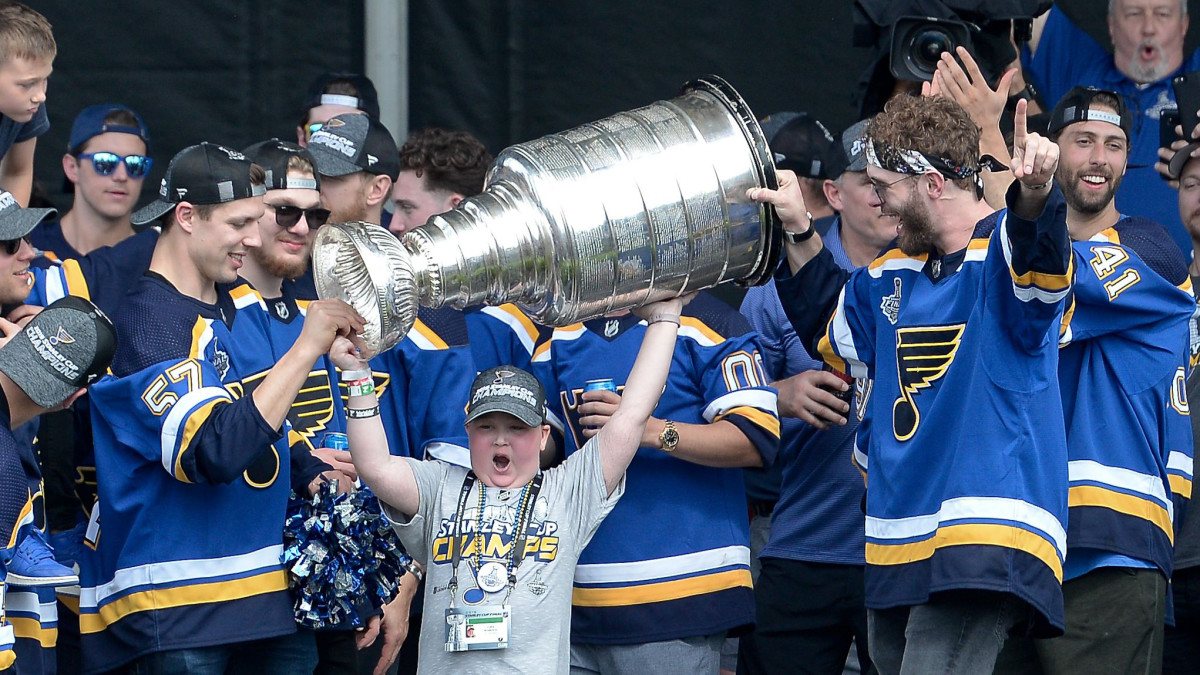 Blues superfan Laila Anderson spent Saturday's game with her bone marrow donor.