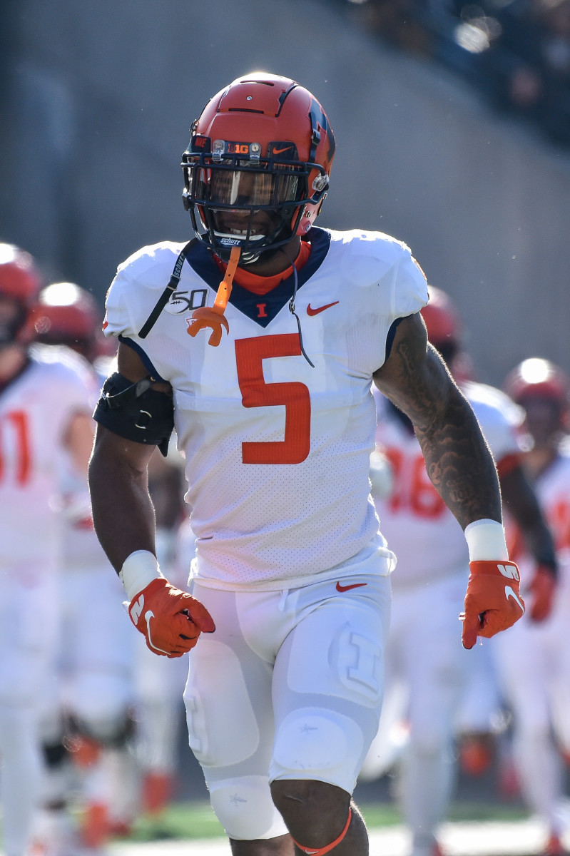 Illinois linebacker Milo Eifler (5) will be involved in his third bowl game after being a part of two high-profile bowl teams at Washington.