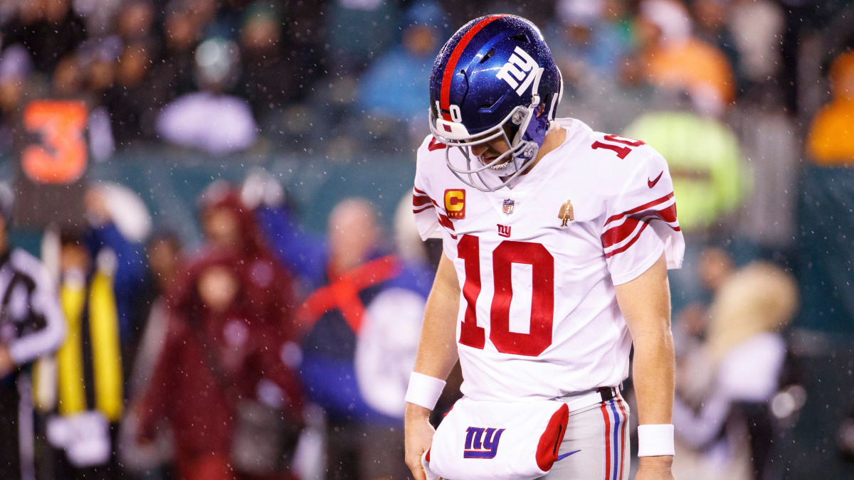 Eli Manning was just 4-of-11 for 24 yards in the second half of Monday night's loss. 