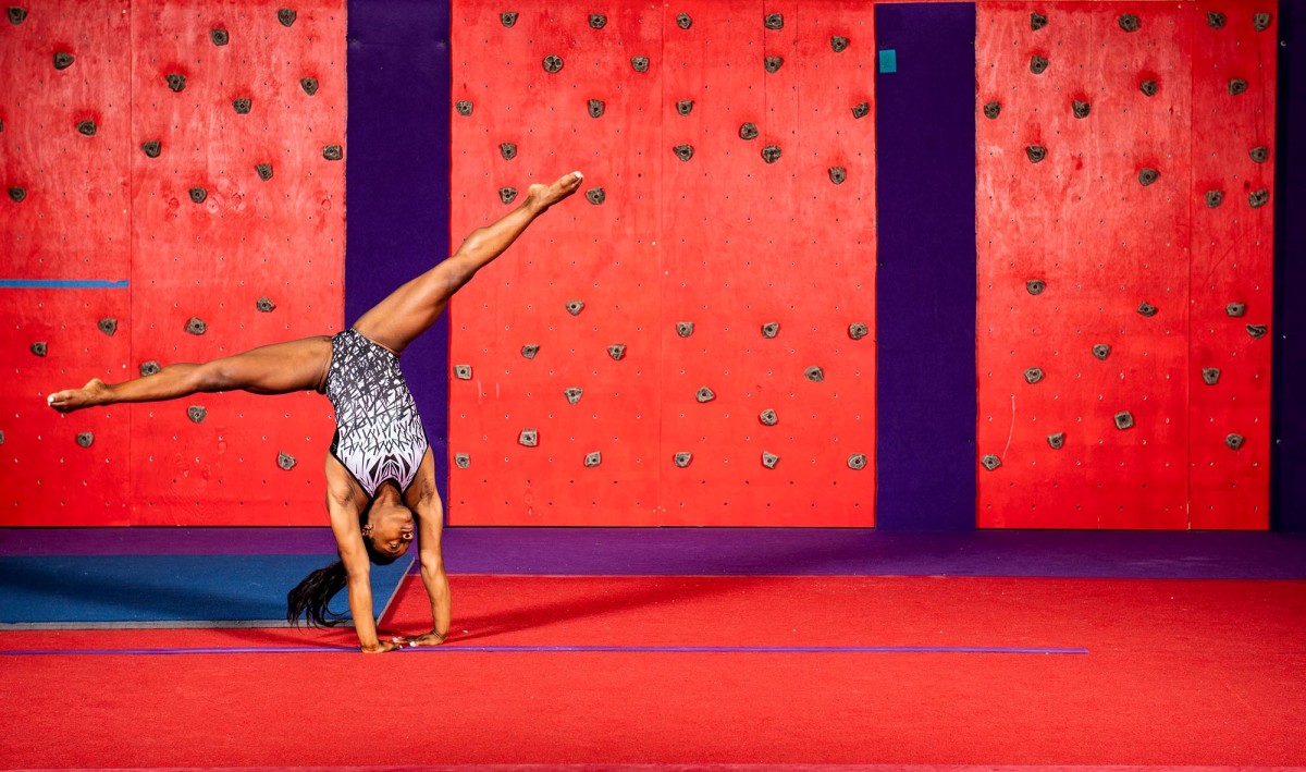 simone-biles-cartwheel