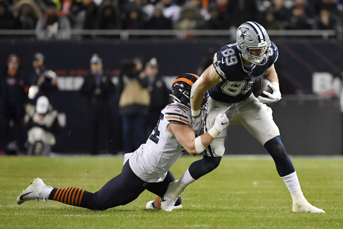 Dallas Cowboys tight end Blake Jarwin (89) is tackled by Chicago Bears inside linebacker Nick Kwiatkoski (44) in the second half at Soldier Field.