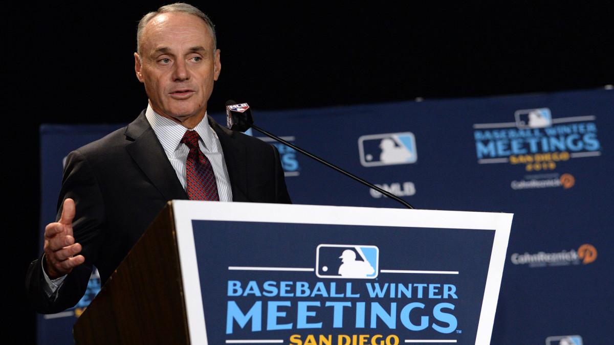 Rob Manfred speaks at the 2019 Winter Meetings in San Diego.
