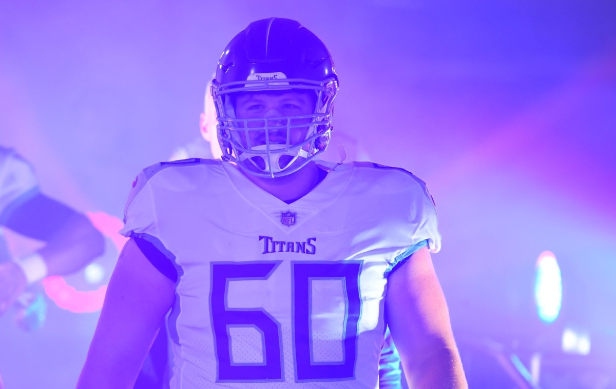 Tennessee Titans center Ben Jones (60) before the game against the Houston Texans at Nissan Stadium.