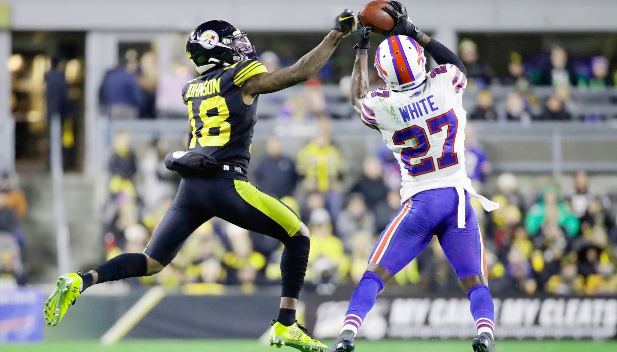 White moved into a tie for the league lead with his fifth and sixth picks of the year.