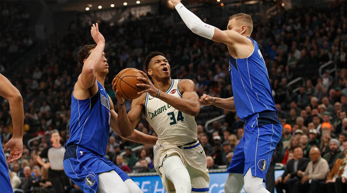 Giannis drives to the basket against Dallas