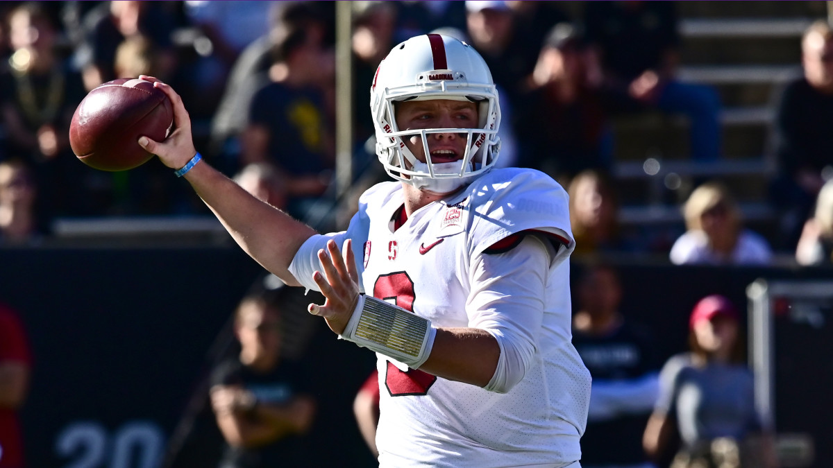 Stanford QB K.J. Costello is reportedly entering the transfer portal as a graduate transfer.