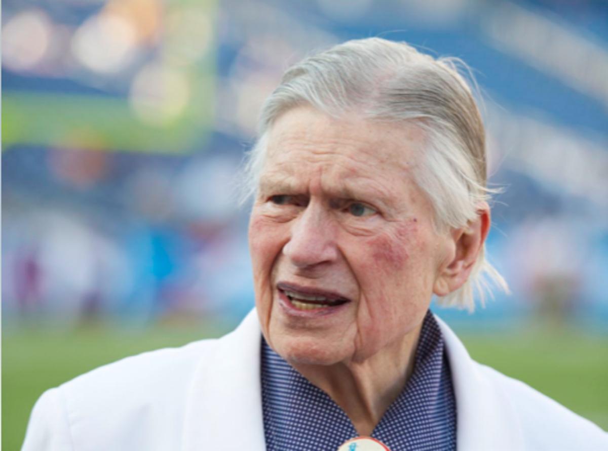 Bud Adams on the field prior to a 2010 preseason game between the Tennessee Titans and Arizona Cardinals.