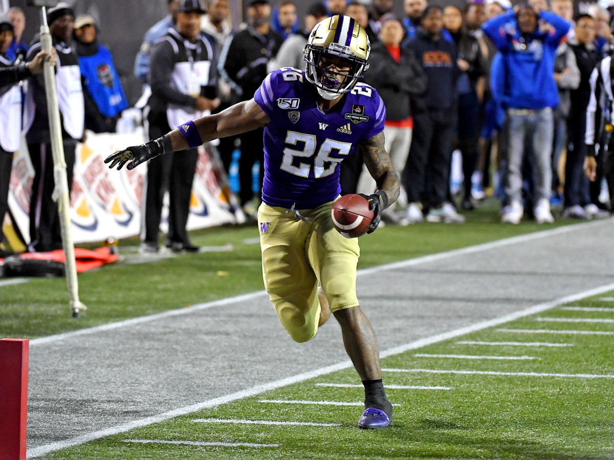 Dec 21, 2019; Las Vegas, Nevada, USA;  Washington Huskies running back Salvon Ahmed (26) rushes for a touchdown during the second quarter against the Boise Broncos at Sam Boyd Stadium. Mandatory Credit: Stephen R. Sylvanie-USA TODAY Sports