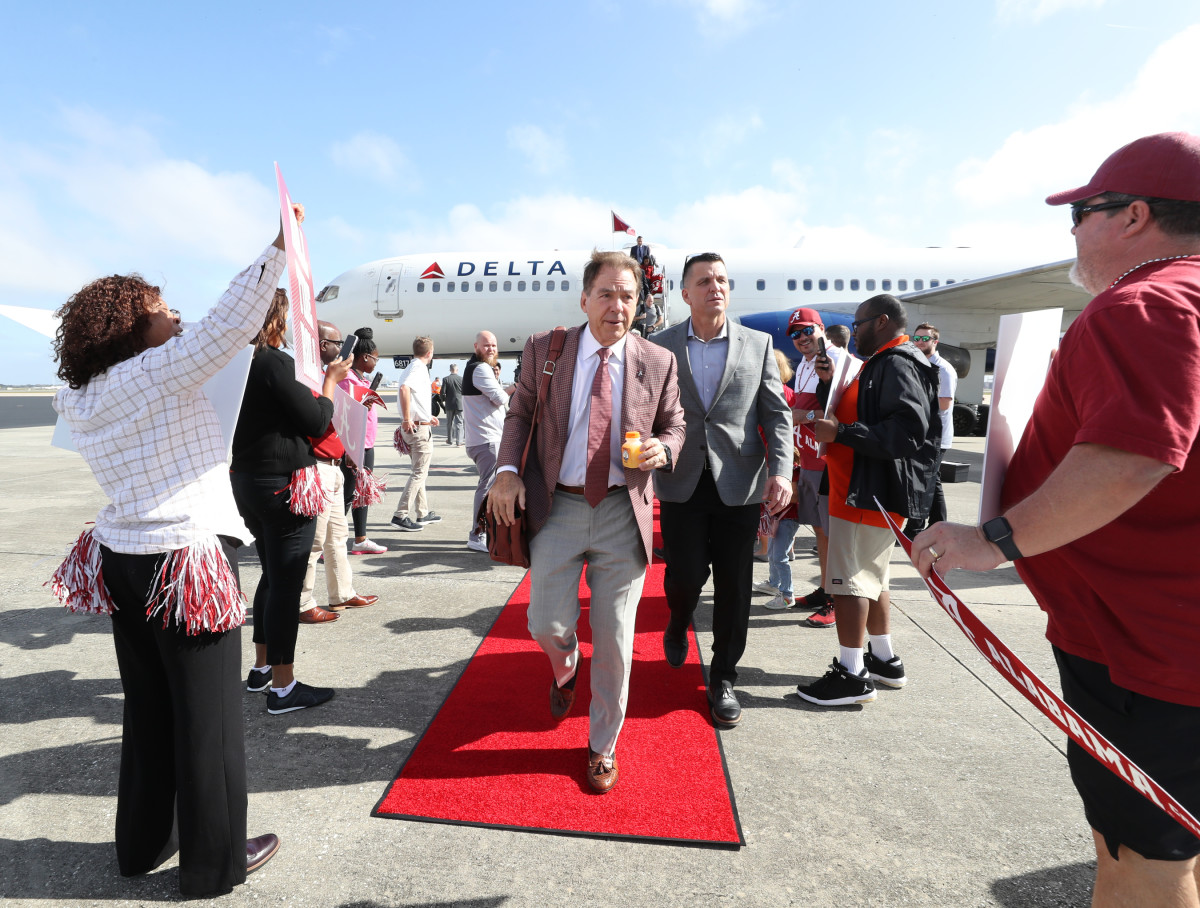 Alabama Arrives in New Orleans for Sugar Bowl thumbnail