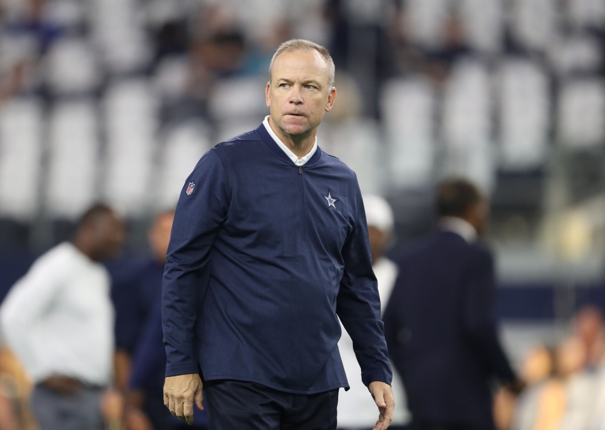Sep 16, 2018; Arlington, TX, USA; Dallas Cowboys offensive coordinator Scott Linehan prior to the game against the New York Giants at AT&T Stadium.