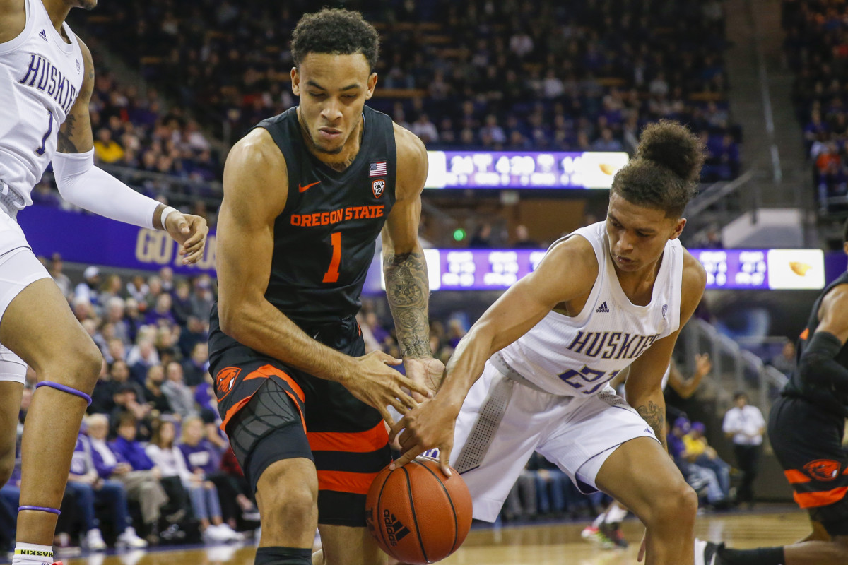 RaeQuan Battle (right) steals the ball from Oregon State Beavers guard Sean Miller-Moore