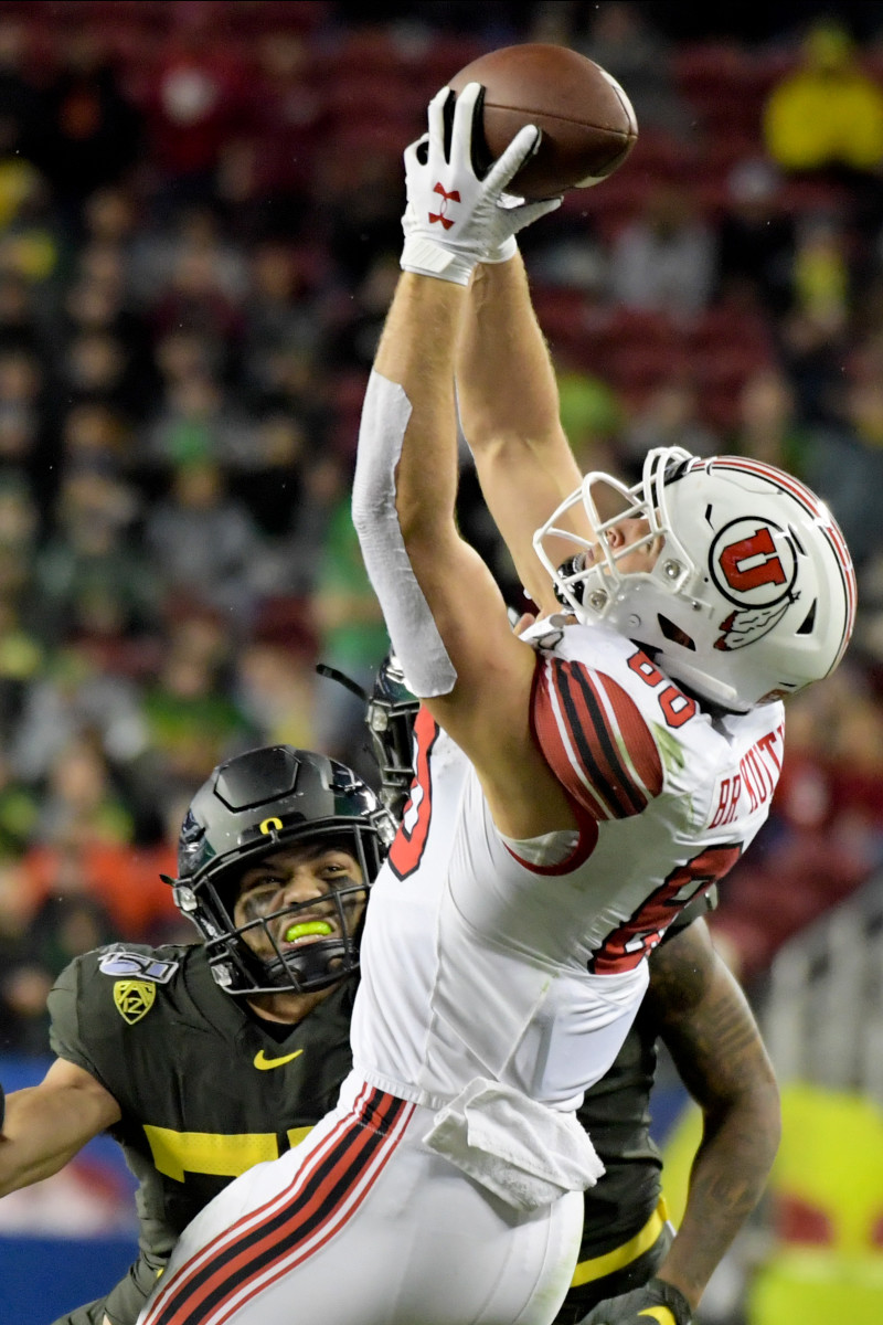Dec 6, 2019; Santa Clara, CA, USA; Utah Utes tight end Brant Kuithe (80) reaches for a pass against the Oregon Ducks during the second half of the Pac-12 Conference championship game at Levi's Stadium. Mandatory Credit: Kirby Lee-USA TODAY Sports