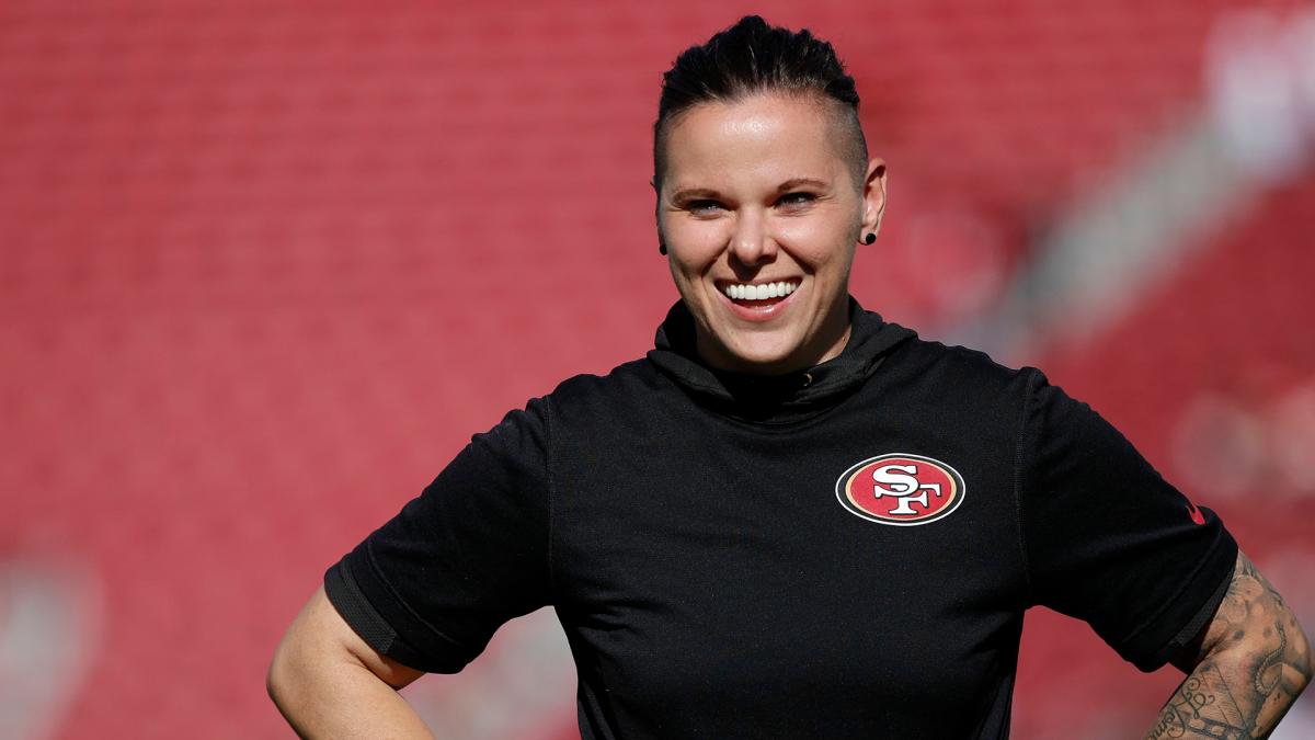 Who is Katie Sowers? 49ers female coach makes history - Sports Illustrated
