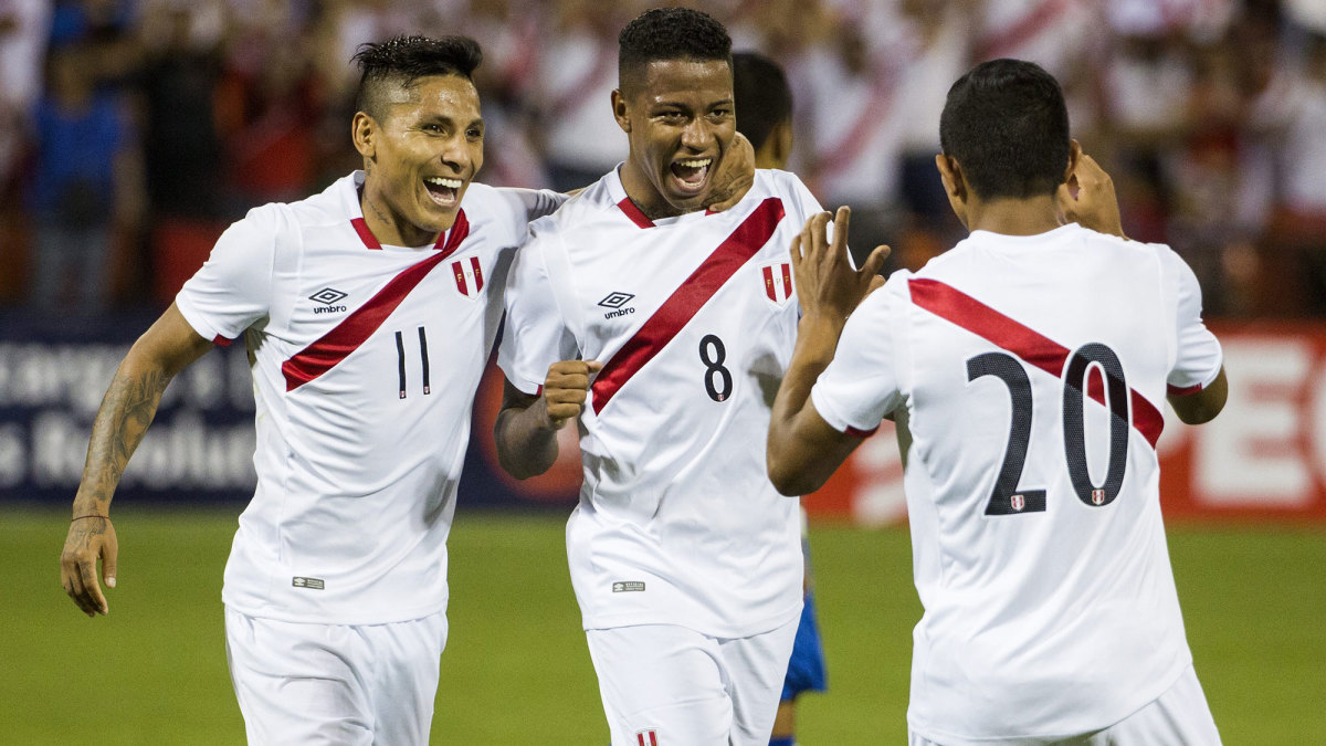 Raul Ruidiaz, Andy Polo and Edison Flores all team for Peru