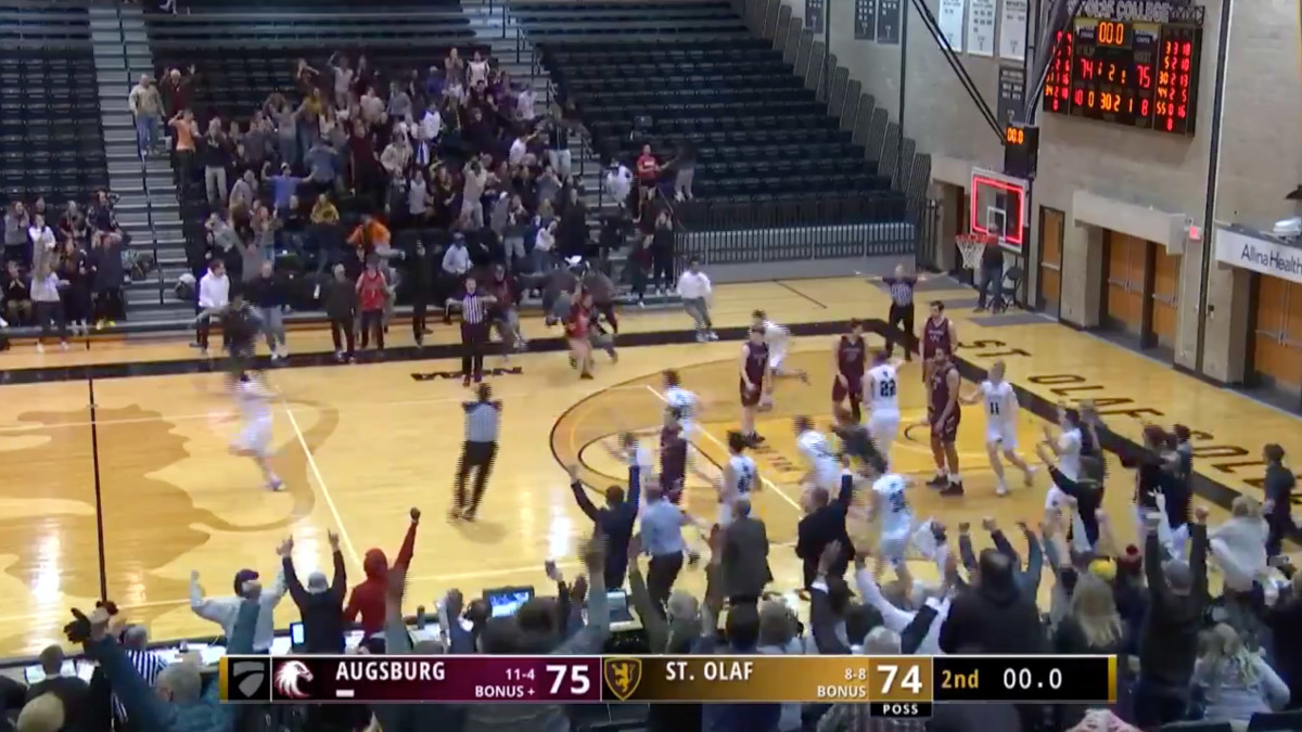 Screenshot from final play of St. Olaf-Augsburg Division-III basketball game