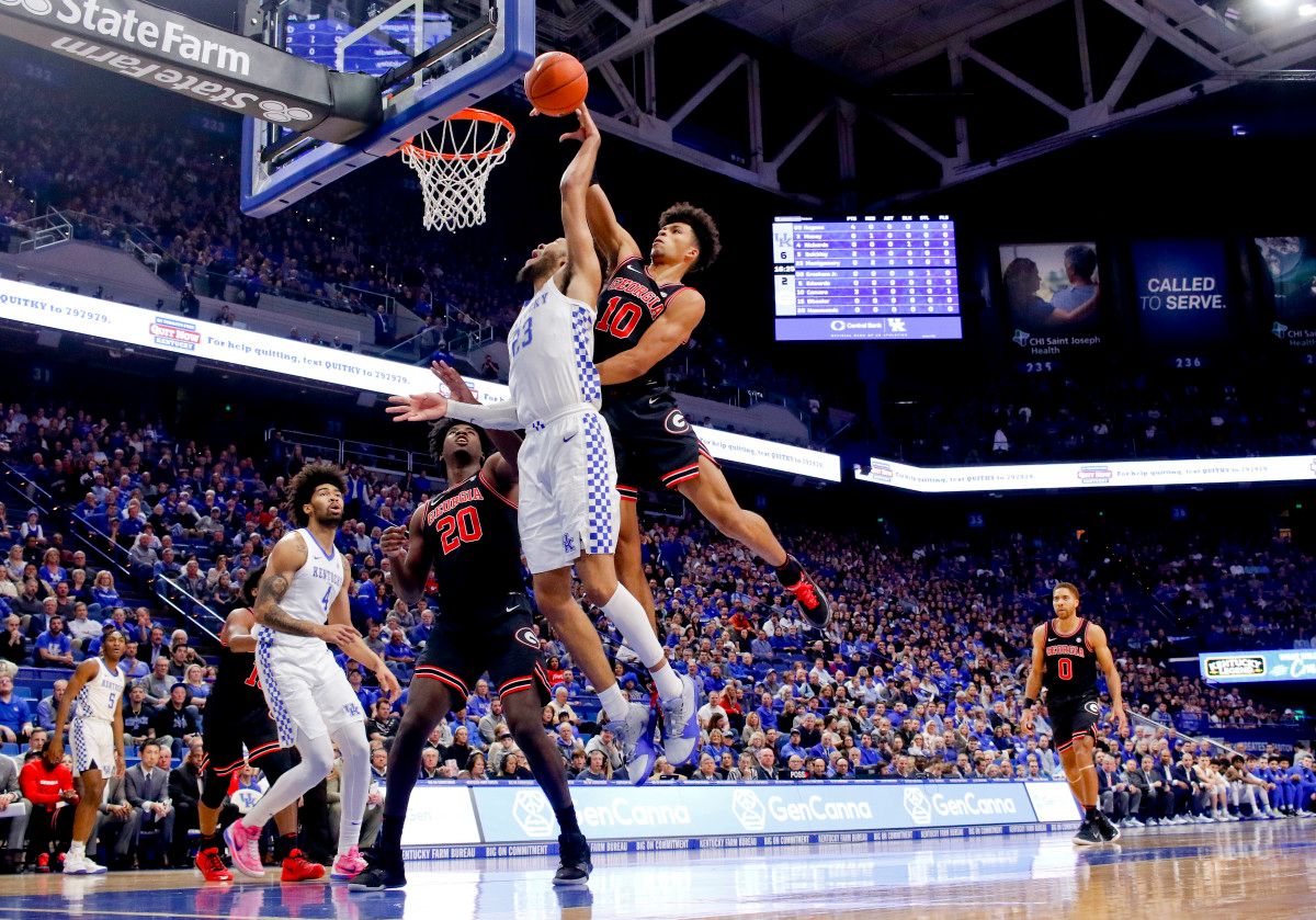 Toumani Camara contests E.J. Montgomery's layup.