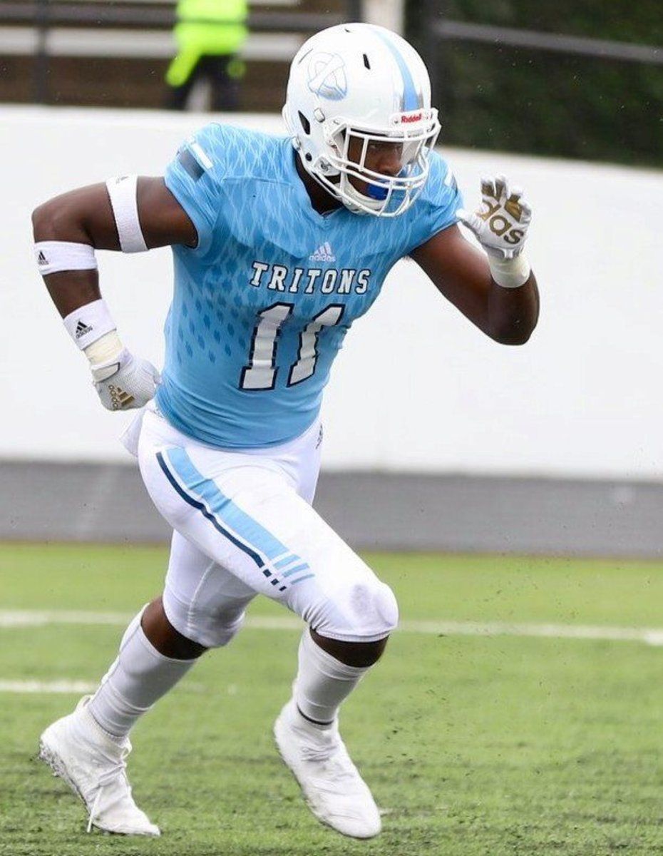 Lamont Bishop on the move at linebacker for Iowa Central Community College.