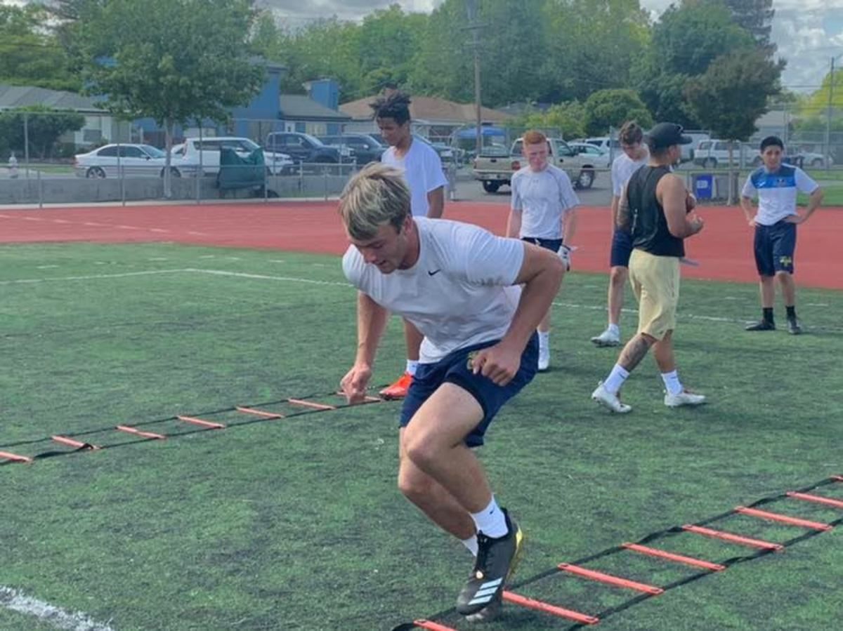 Brock Bowers running through drills at Napa High School