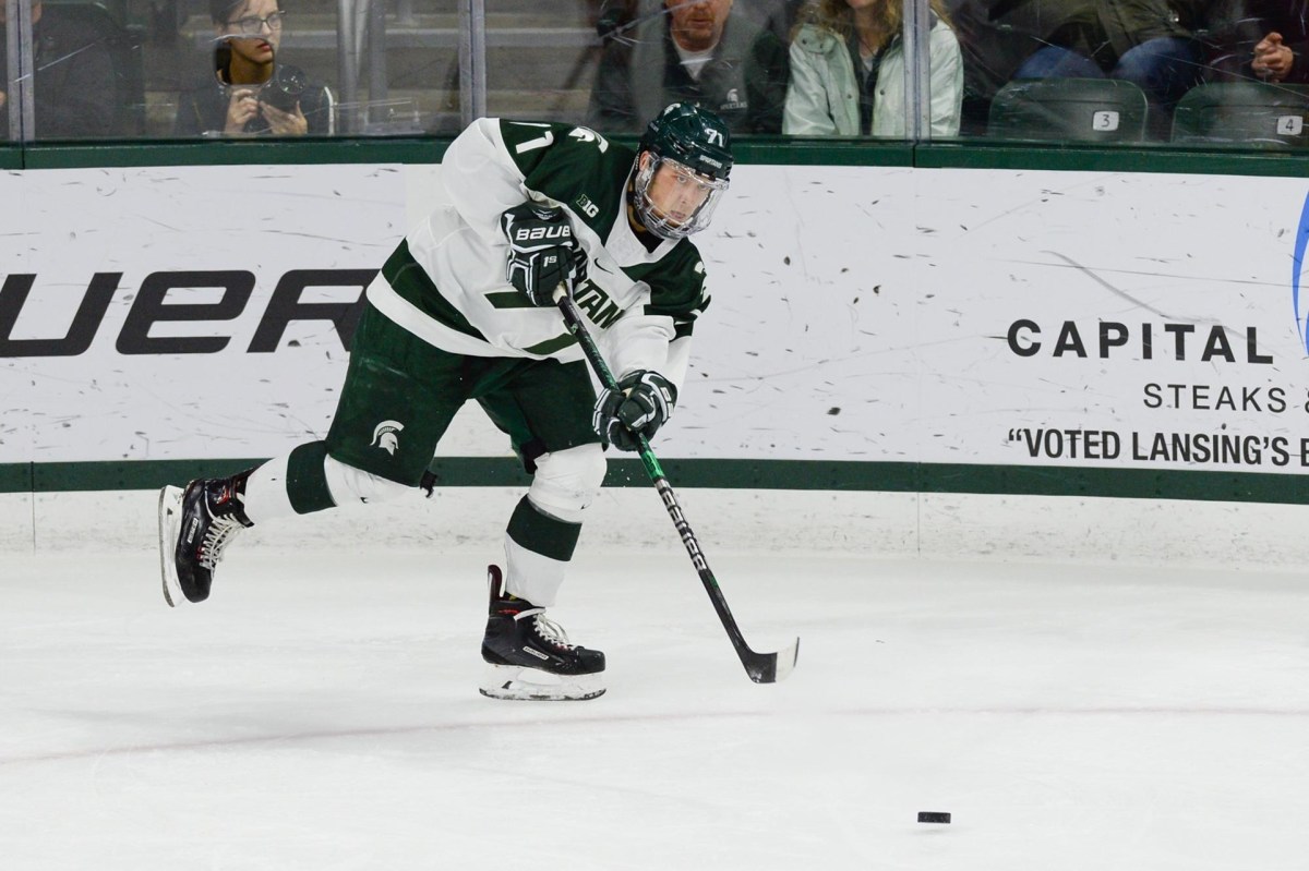 red-hot-spartan-hockey-sees-winning-streak-snapped-sports-illustrated