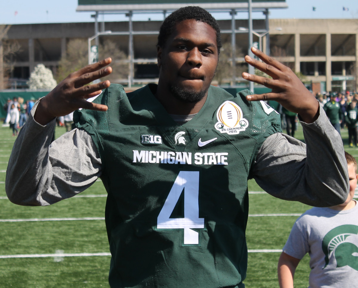 Spartan DL Malik McDowell having fun with the kids at the MSU 2016 youth clinic.