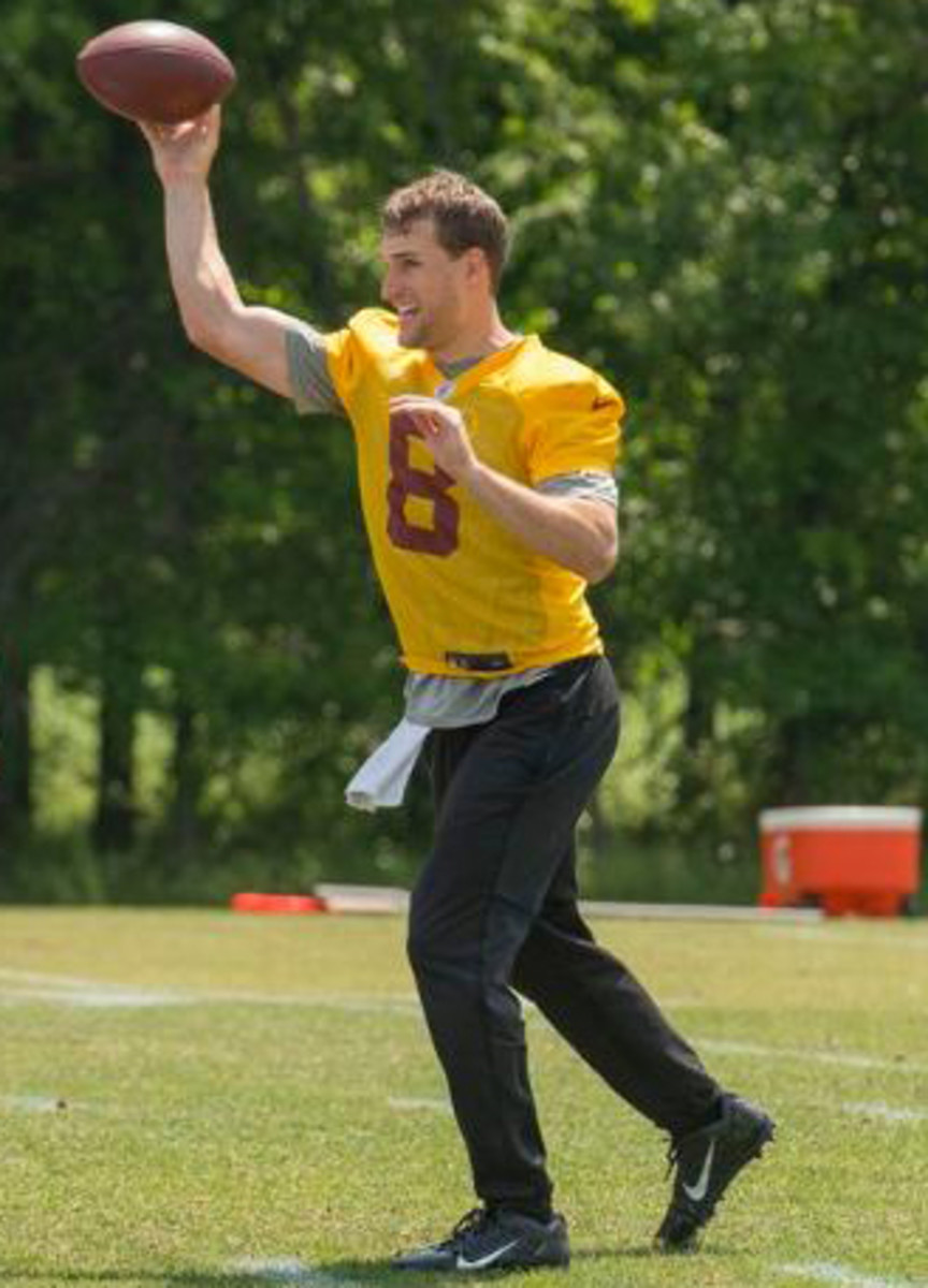 KIRK COUSINS WORKING HARD AT THE REDSKINS 2016 OTA.  PHOTO COURTESY OF THE REDSKINS.