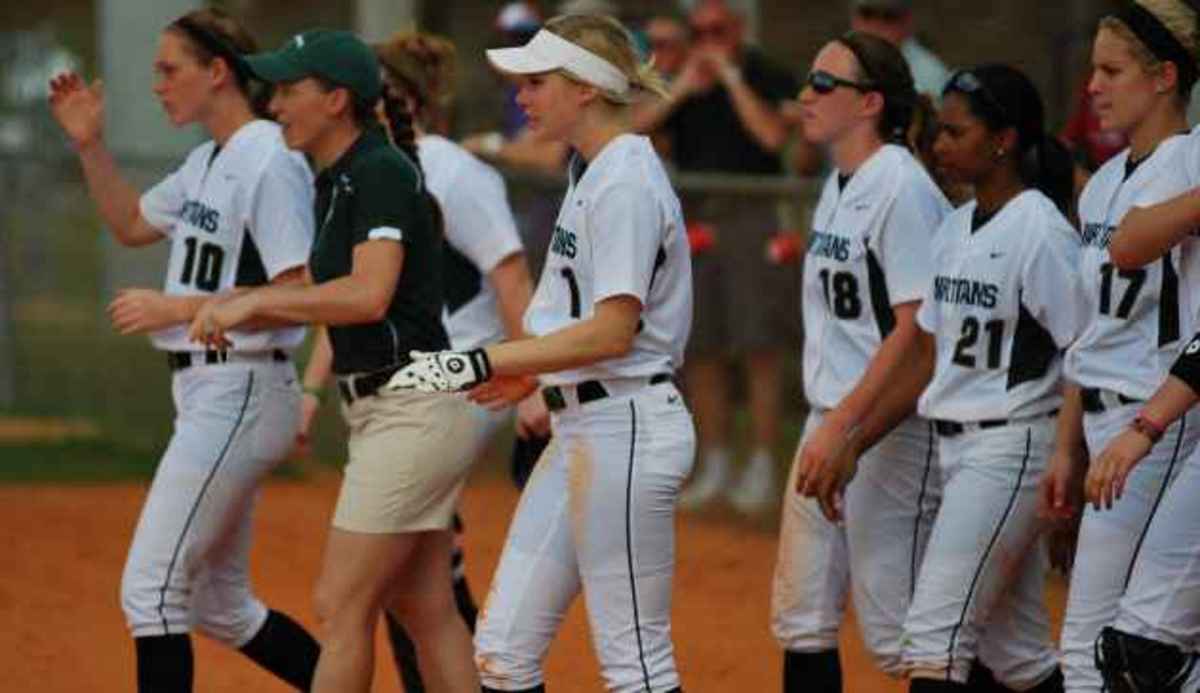 MSU Softball Takes Both Contests During Final Day of Miken Classic