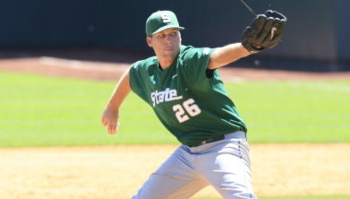 Spartans fall in extra innings in game one but rebound to take game two, 10-2.  Photo courtesy of MSU SID.